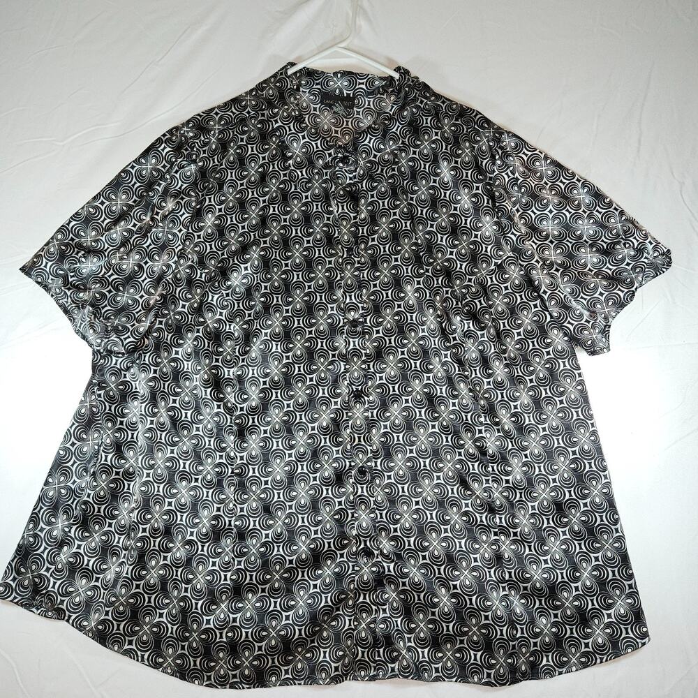 Lane Bryant Women's Plus Size 26/28 Black White Geometric Button Front Blouse